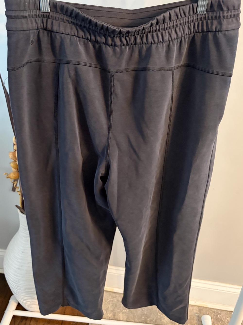 Lululemon Softstreme High-Rise Straight-Leg Cropped Pants size 12 - Picture 4 of 9